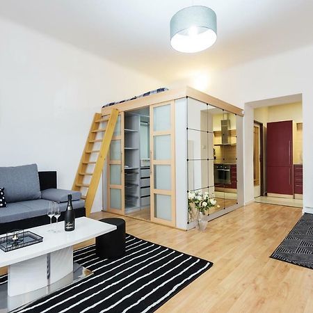 Stylish Apartment On Riverside ปราก ภายนอก รูปภาพ