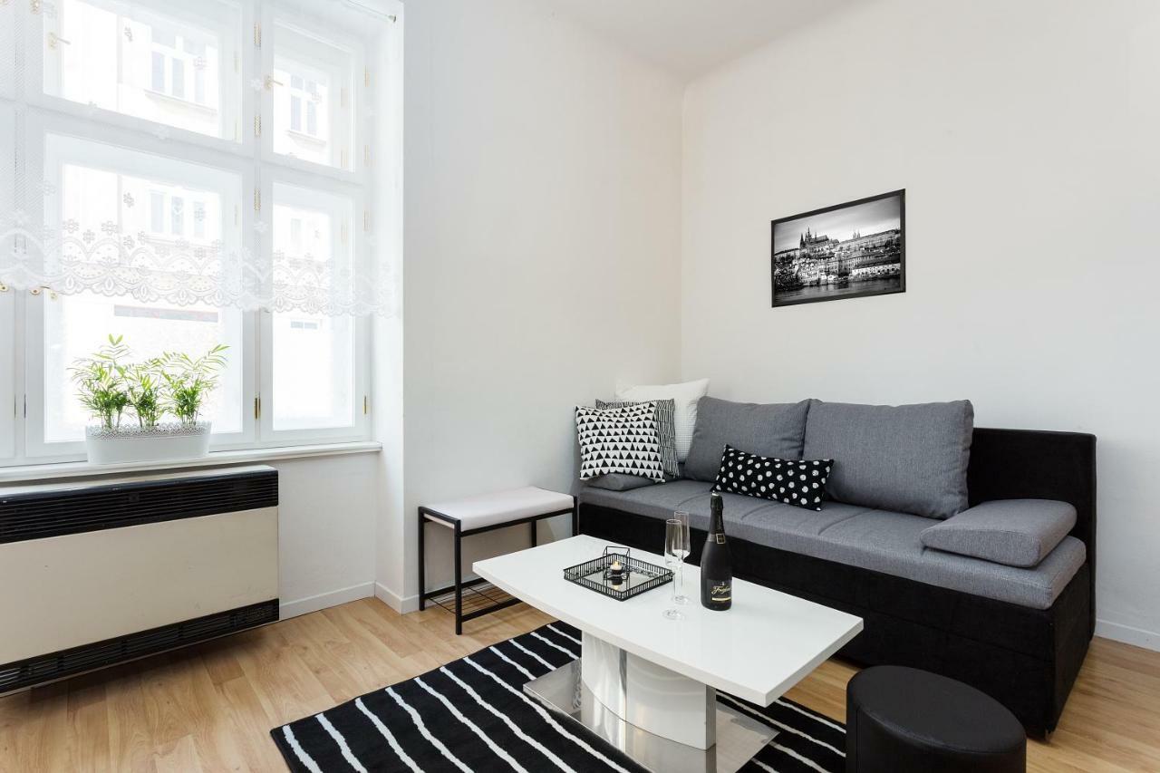 Stylish Apartment On Riverside ปราก ภายนอก รูปภาพ